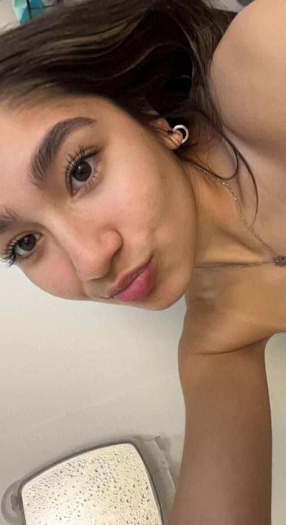 I’m always available for hot🔥serivce and i offer both incall and outcall - Image 2